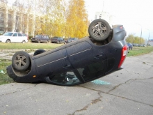 В Набережных Челнах на проспекте Мира опрокинулся автомобиль